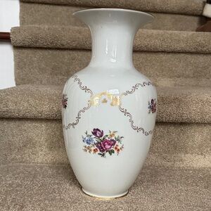 Elegant Floral Porcelain Vase with Gold Accents